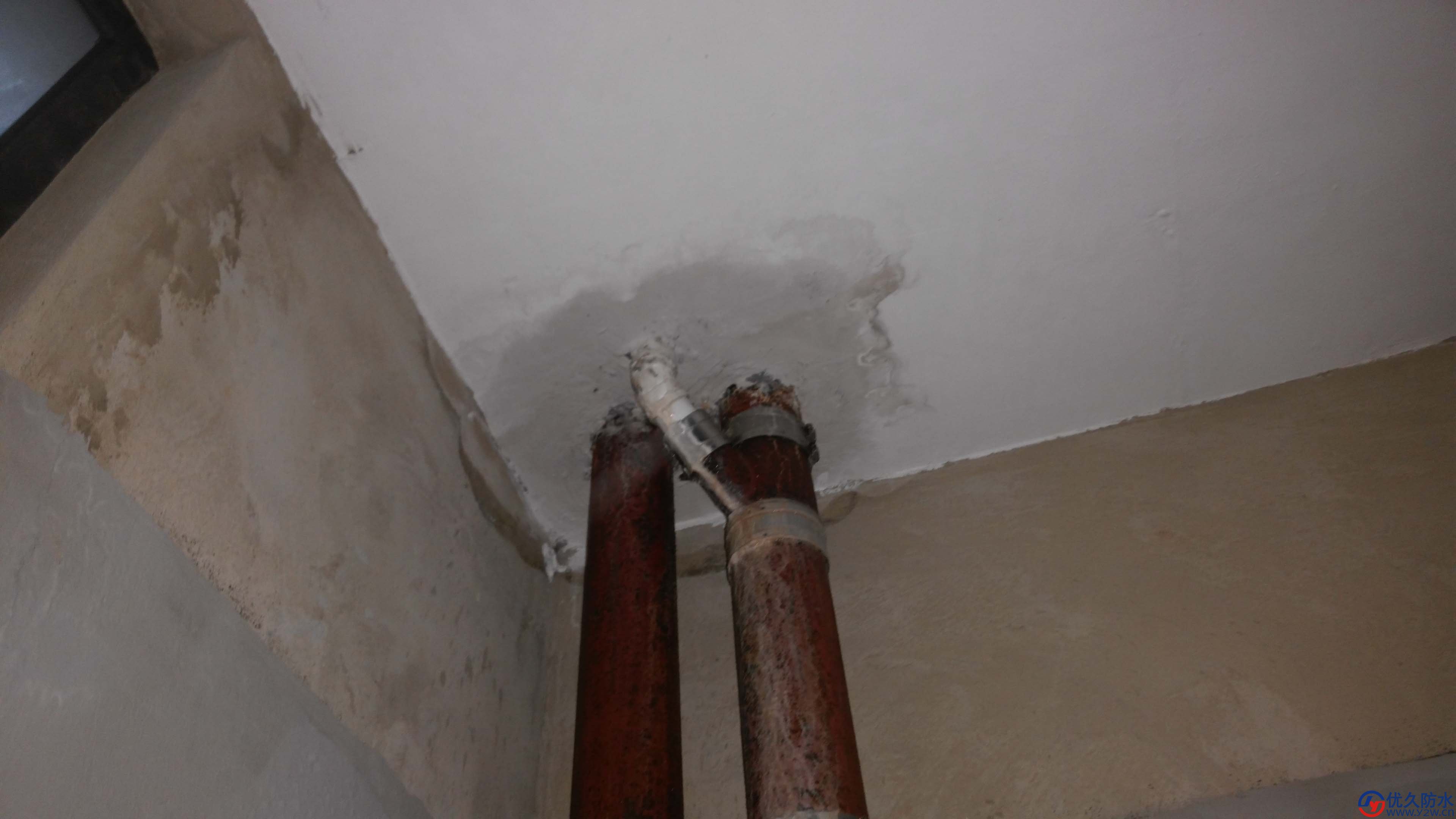 厨房楼下下水管周围漏水