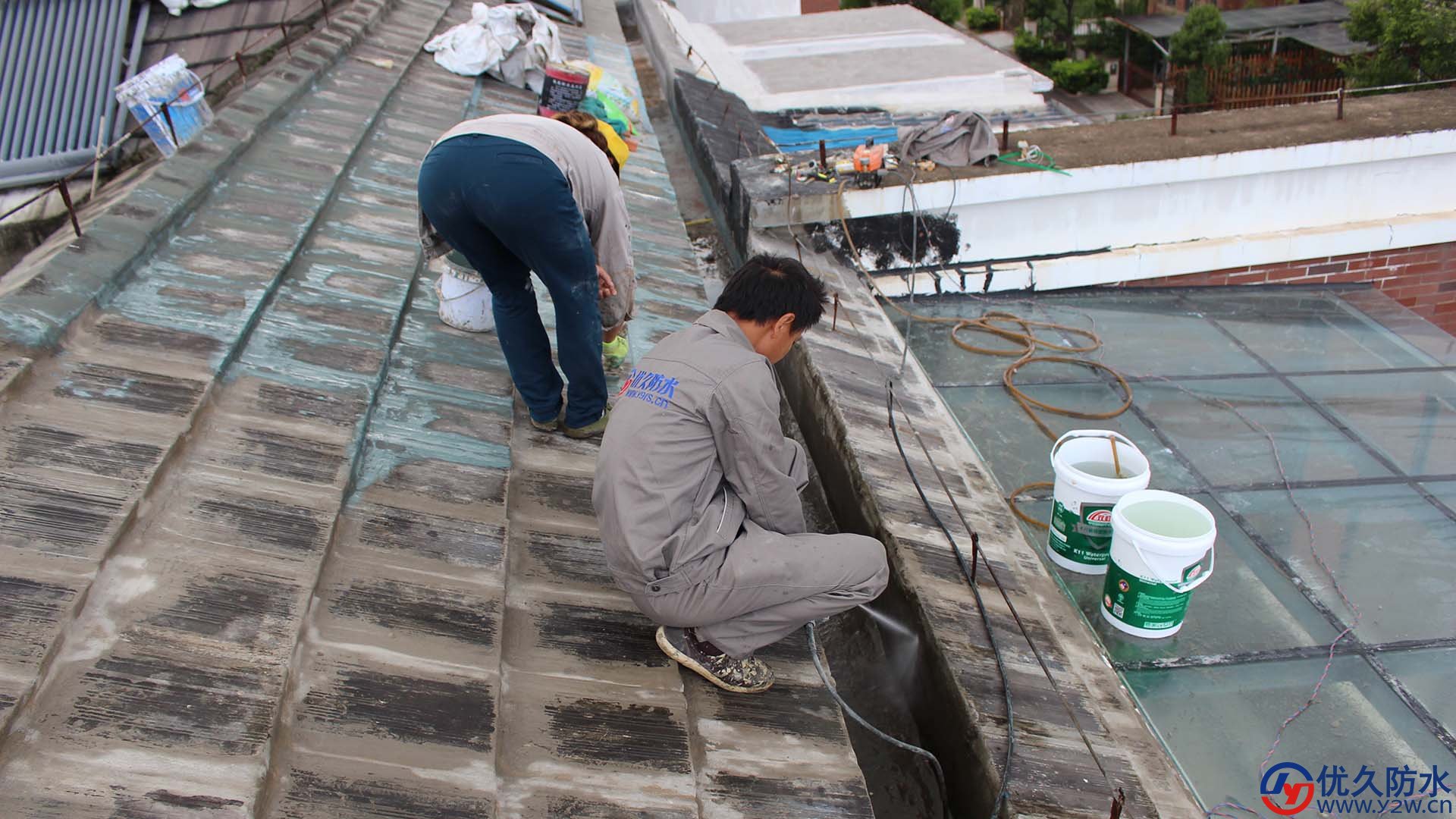 别墅斜坡屋顶防水补漏施工案例